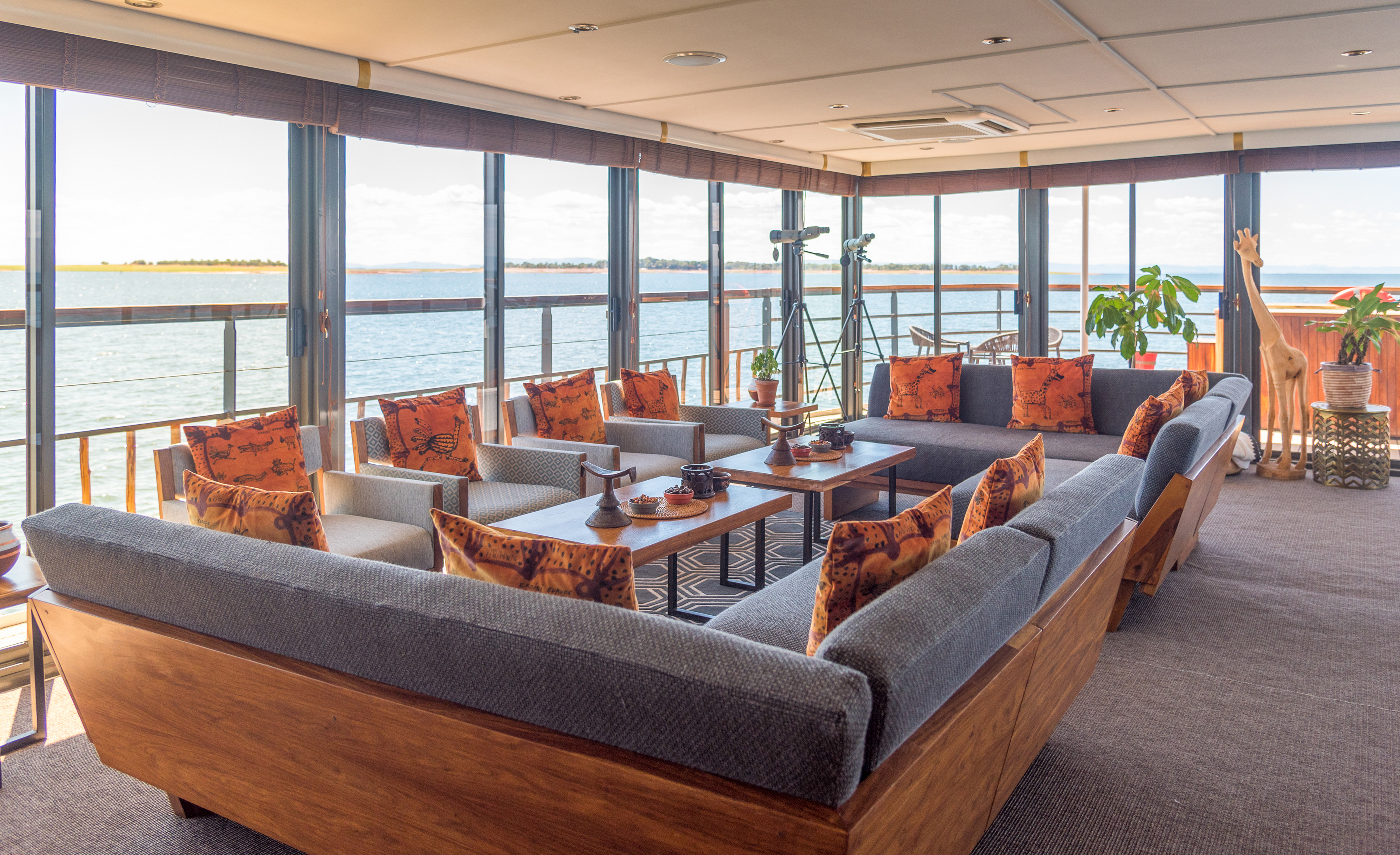 CroisiEurope MS African Dream Lounge Bar 5.jpg